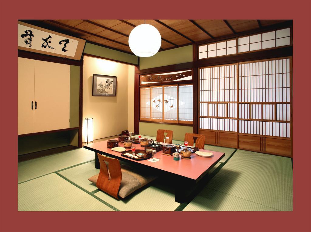 Ekinariya Ryokan Кусацу Экстерьер фото